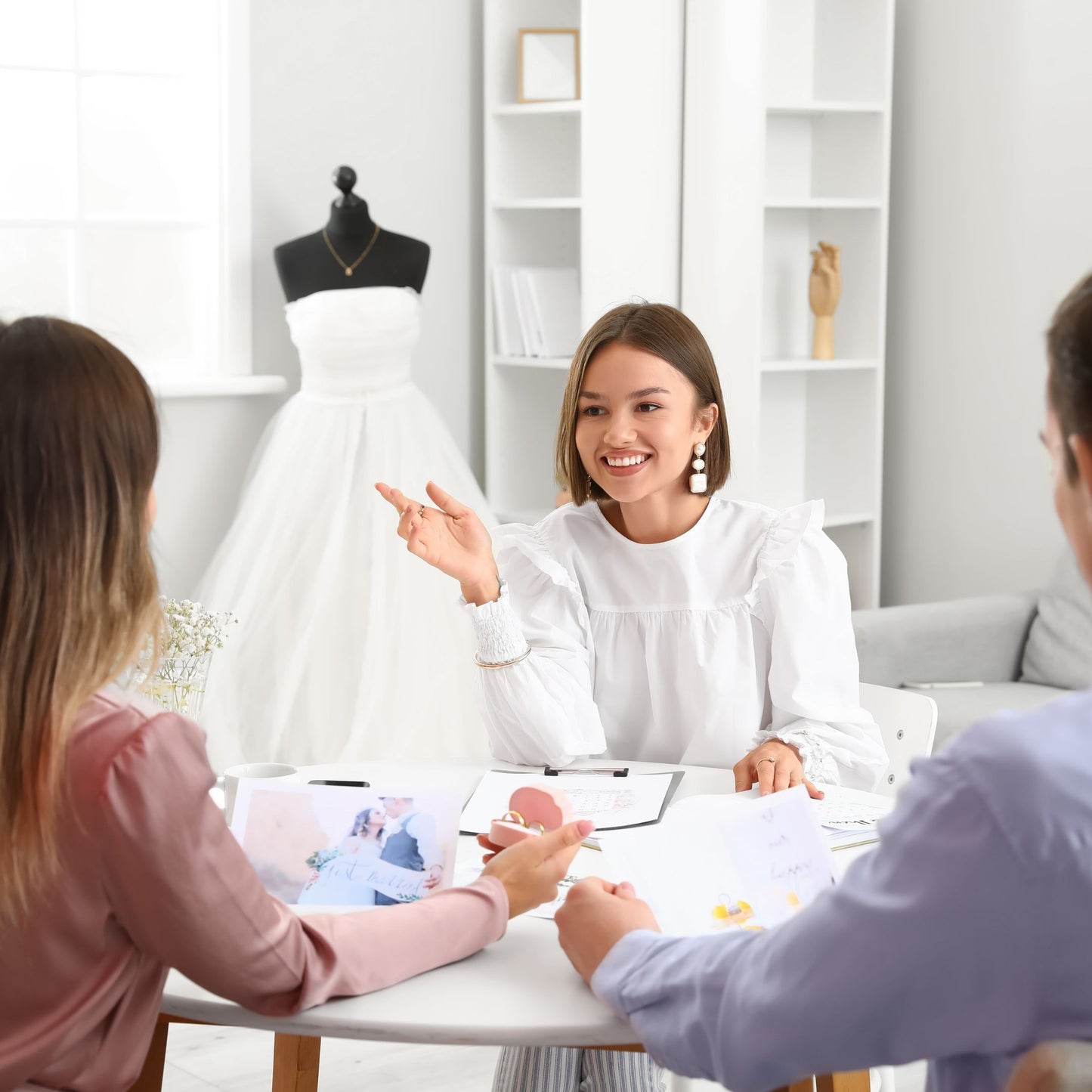 Olga Events wedding planner in Dubai. A full-service event design & planning company. Wedding coordination, wedding timeline &n schedule. Party organizing, event management, vendor coordination. Party planner & hostessing. Full Event Planning Package