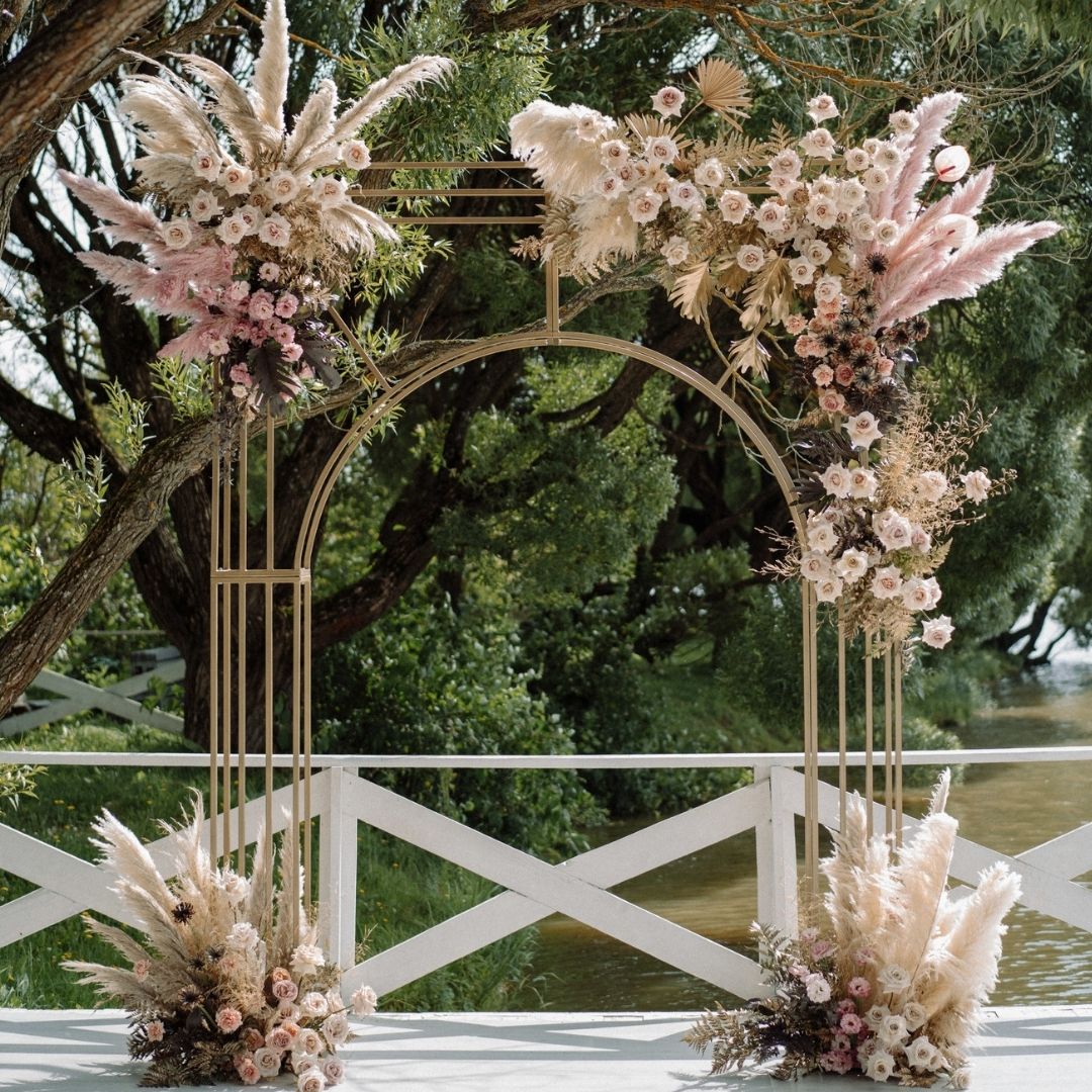 VICTORY XL CURVE WEDDING ARCH 300CM x 230CM