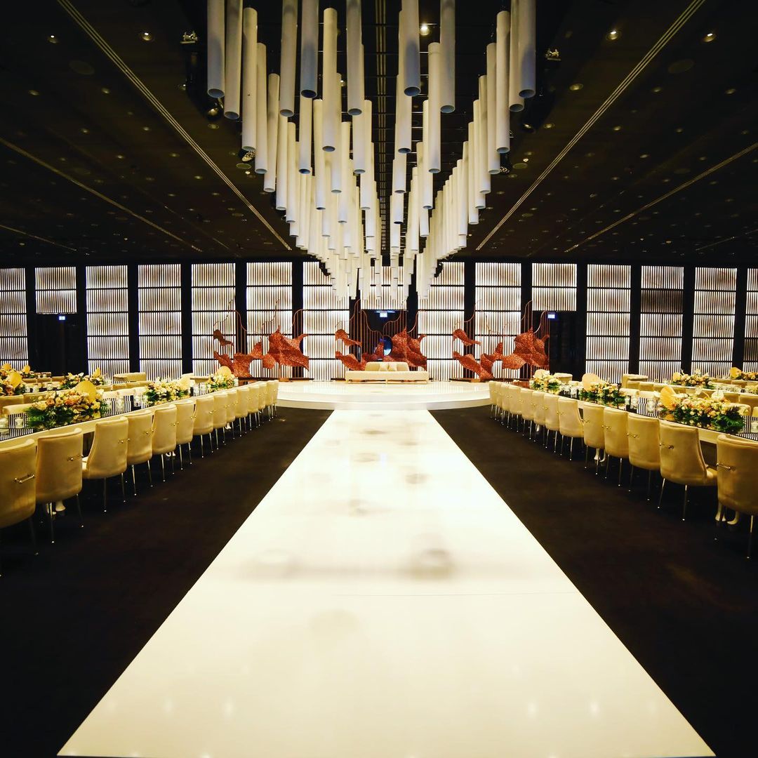 PACKAGE PRICE White Catwalk