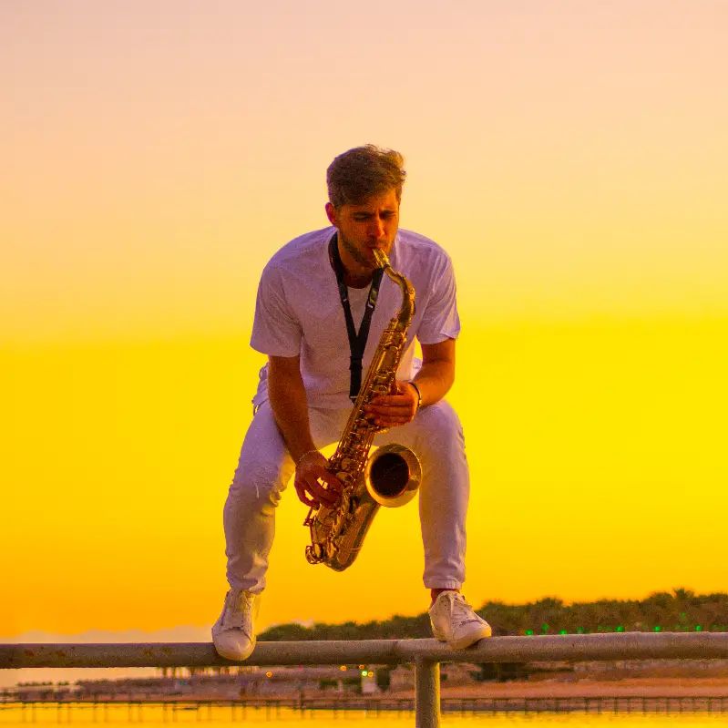 SAXOPHONIST VICO