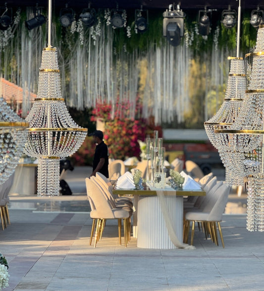 Elegant white and blush floral wedding arch with candles – Olga Events Dubai
Custom gold table setting with pastel roses and chandeliers – Luxury wedding Dubai
