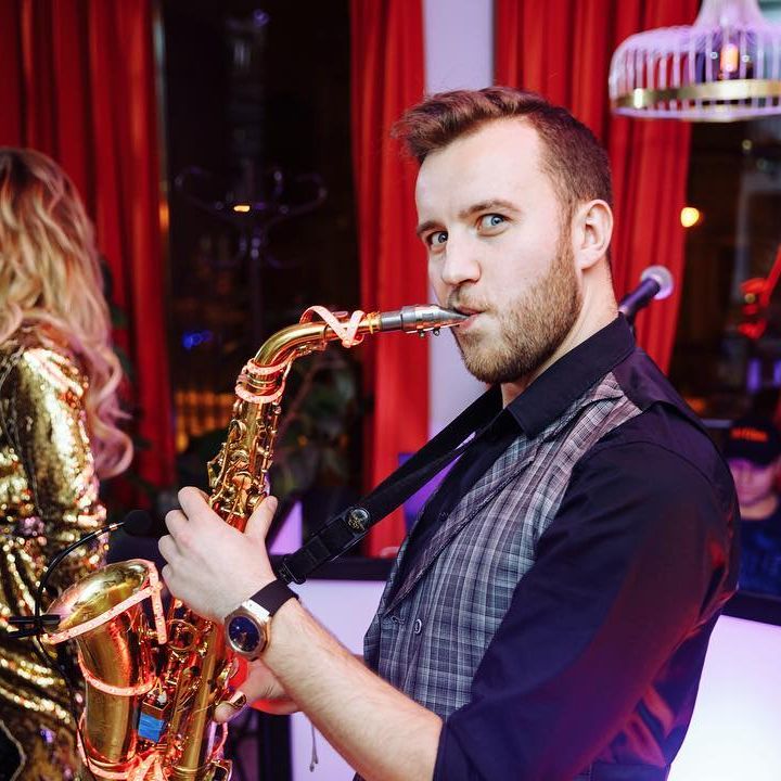 SAXOPHONIST DENIS