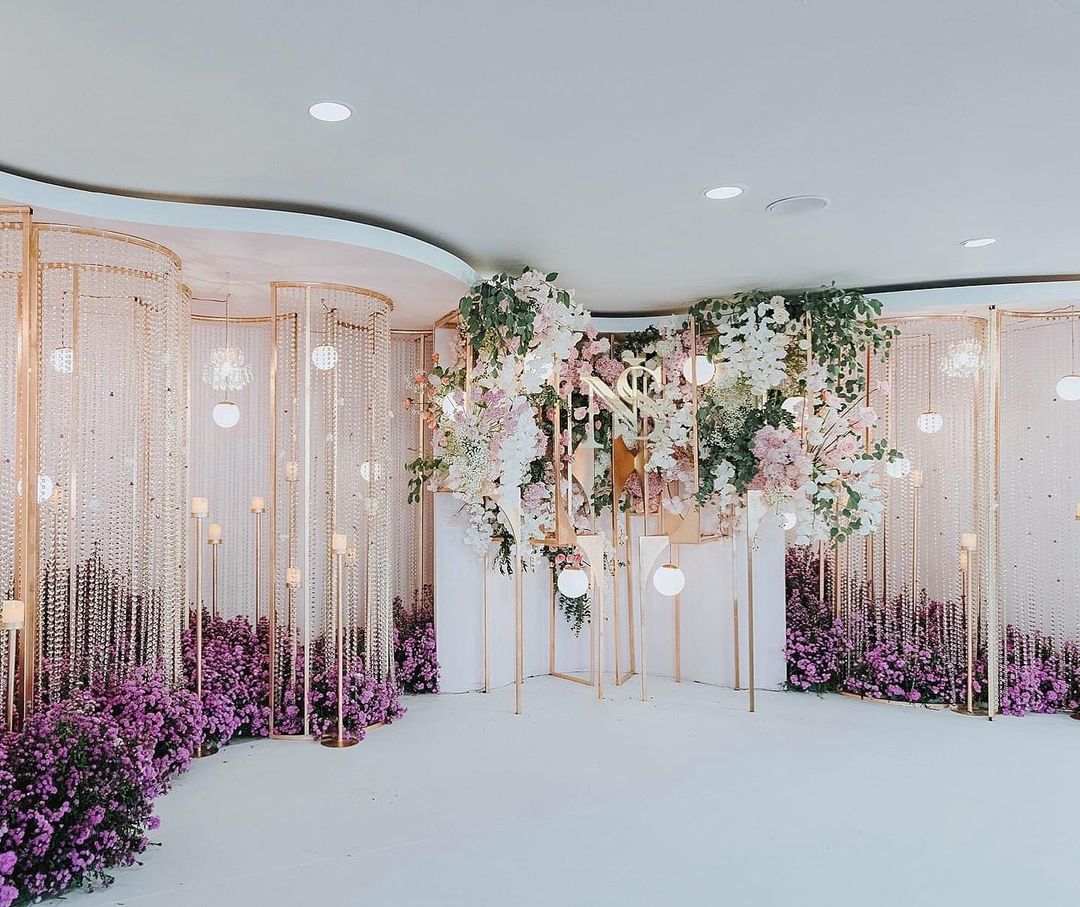 Customized Wedding Stage Ceiling Decoration S-shaped Wave Design Genting  Yarn Mantle Hanging Ornament For Party